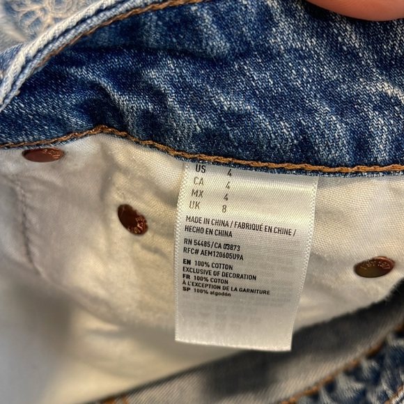 American Eagle Tomgirl Shortie Distressed Floral Embroidered Jean Shorts 4 (big) - Picture 11 of 11